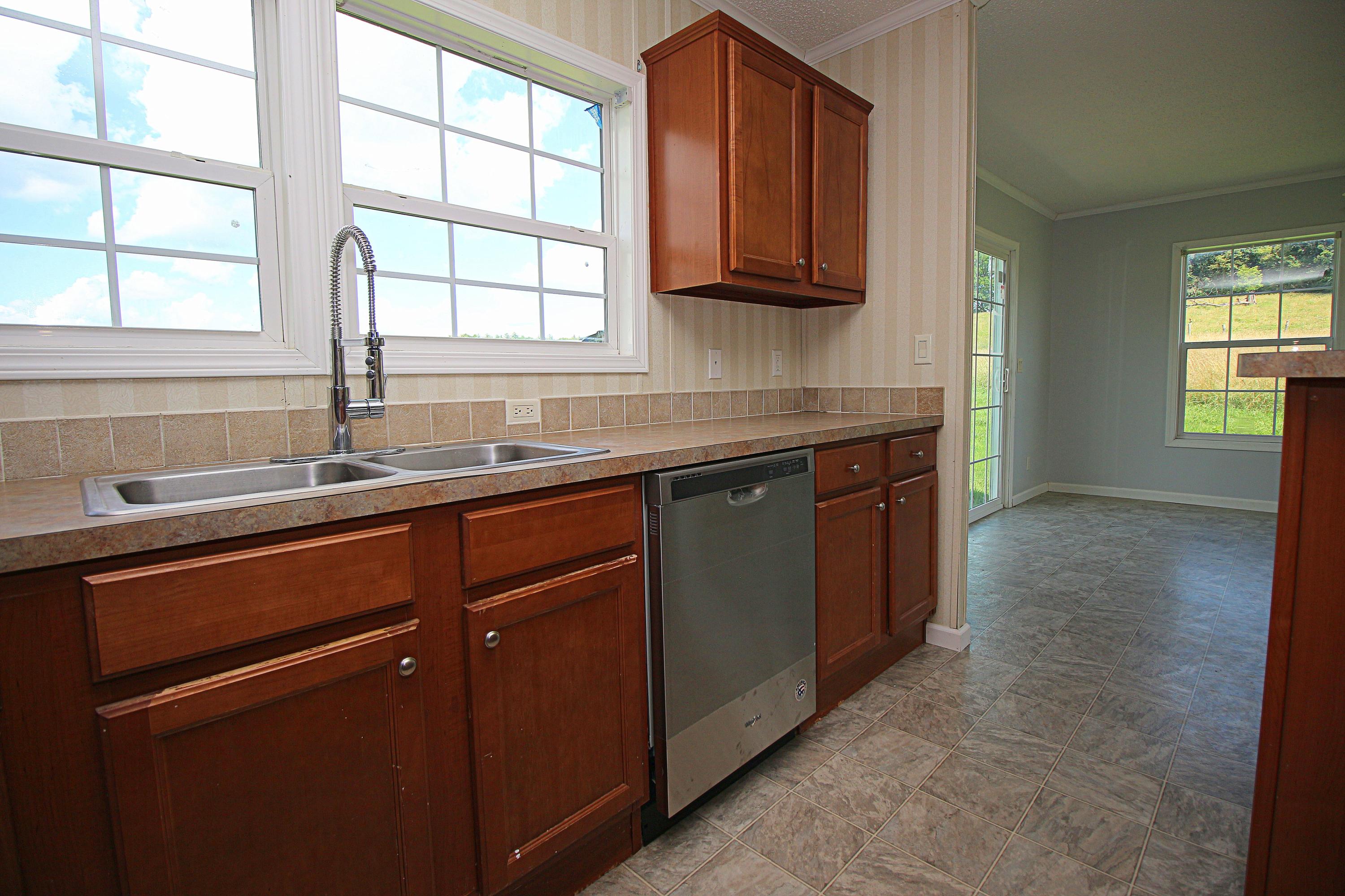 142 Whisper Ridge Lane New Castle, VA 24127 - Photo 17 of 35 IMG_2733