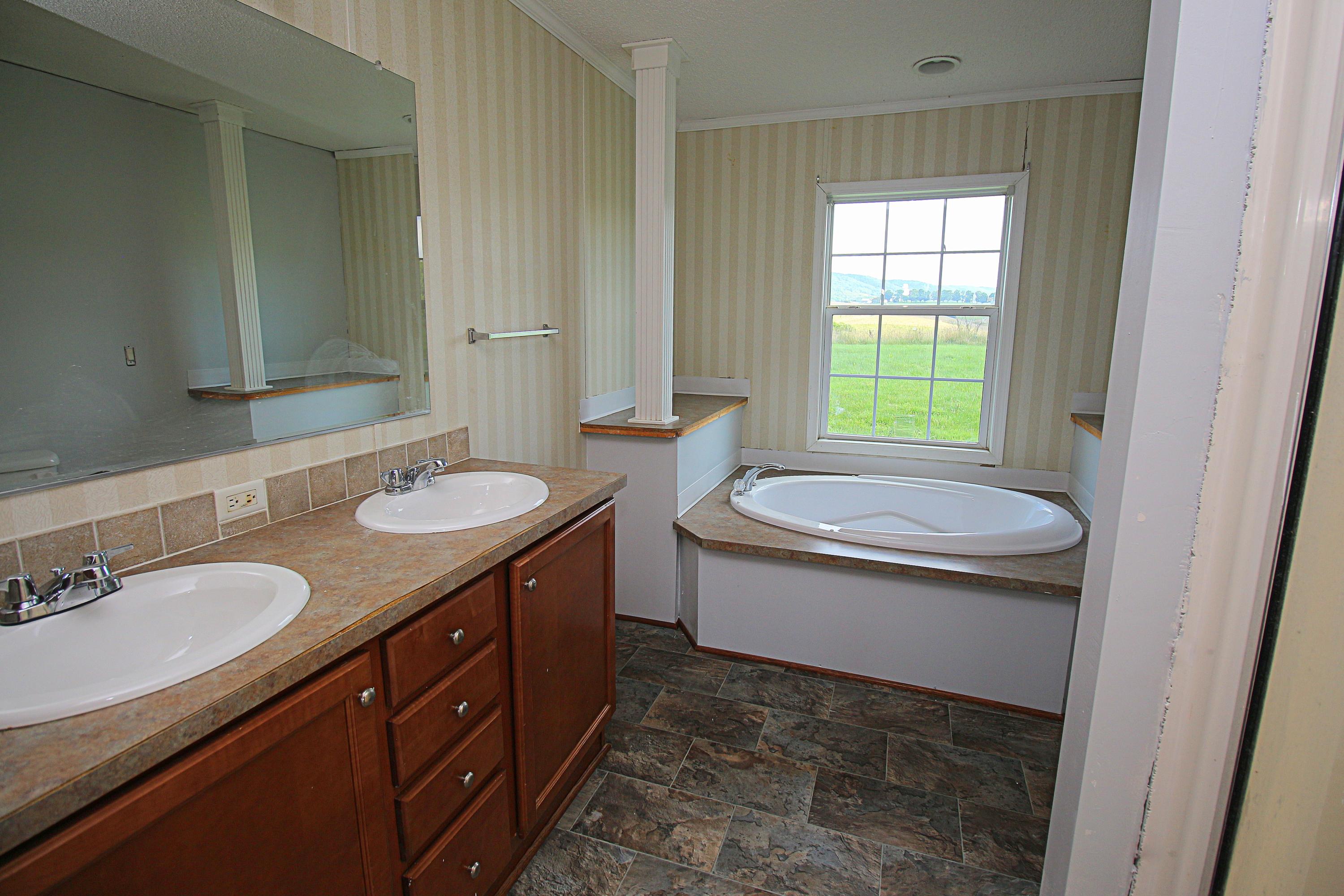 142 Whisper Ridge Lane New Castle, VA 24127 - Photo 26 of 35 IMG_2710