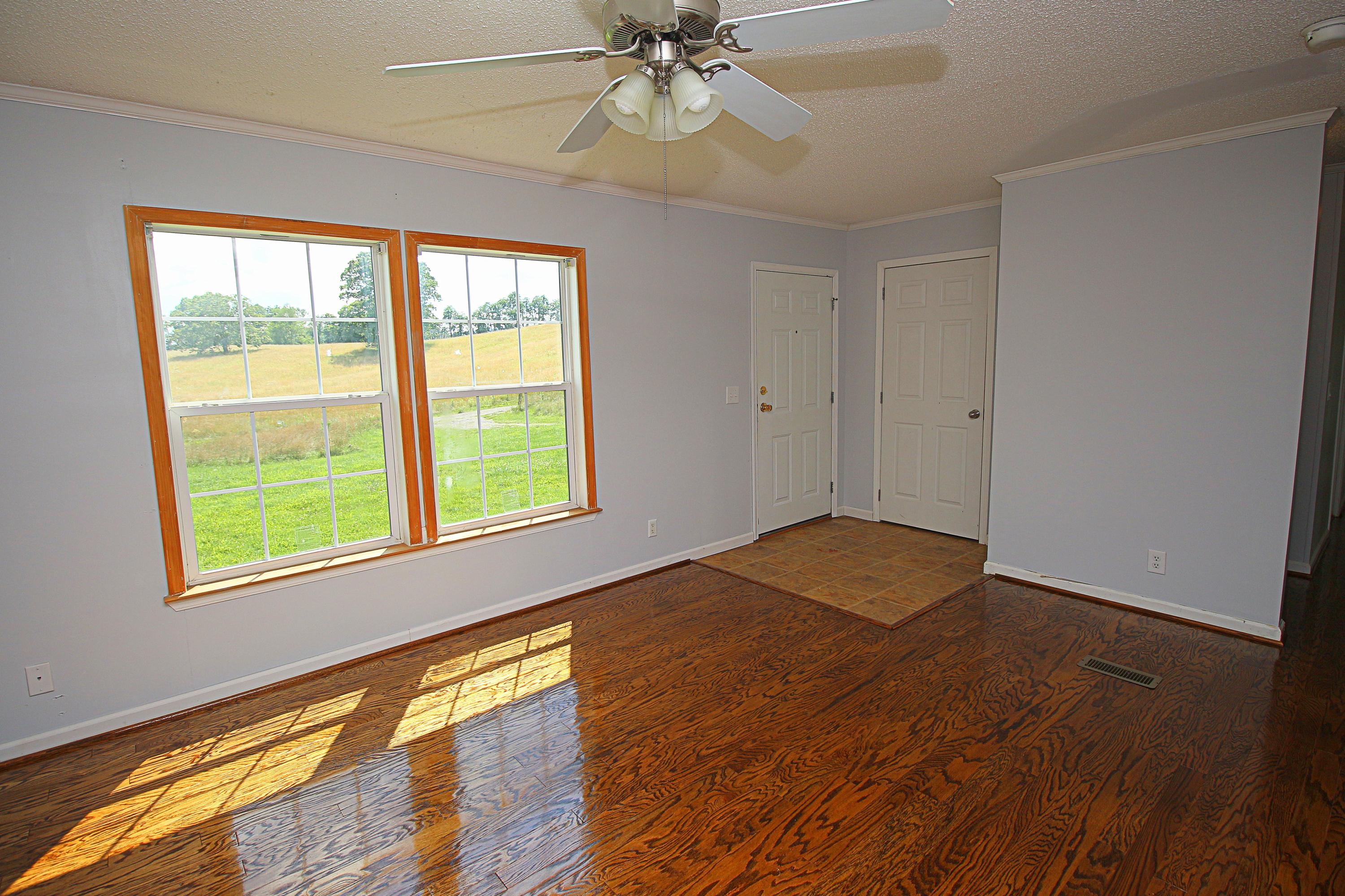 142 Whisper Ridge Lane New Castle, VA 24127 - Photo 6 of 35 IMG_2719