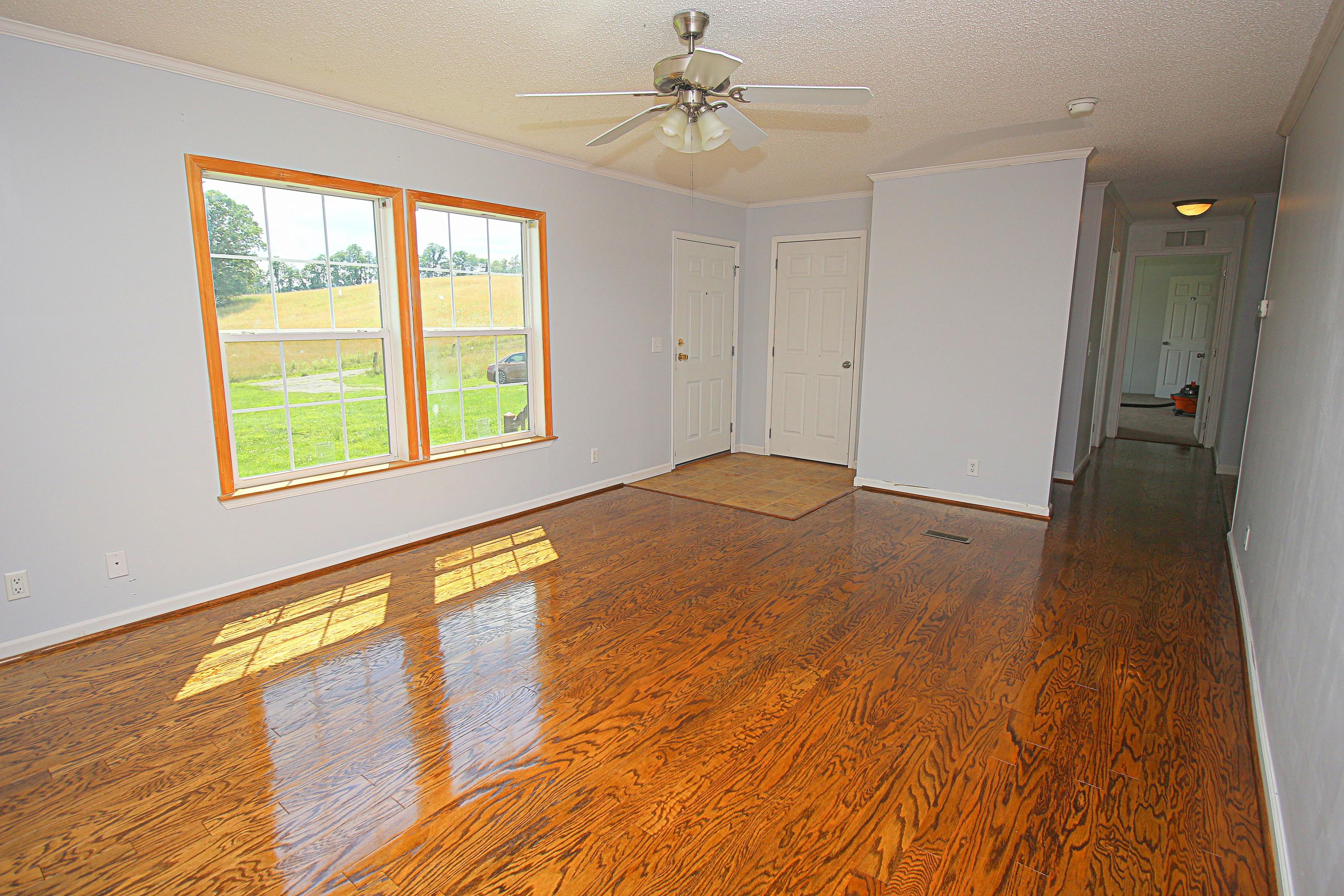 142 Whisper Ridge Lane New Castle, VA 24127 - Photo 7 of 35 IMG_2718