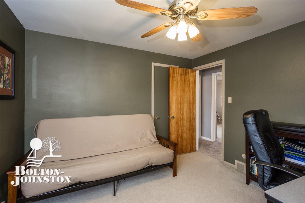 1718 Newcastle Road Grosse Pointe, MI 48236 - Photo 22 of 39 31343713-21.JPG