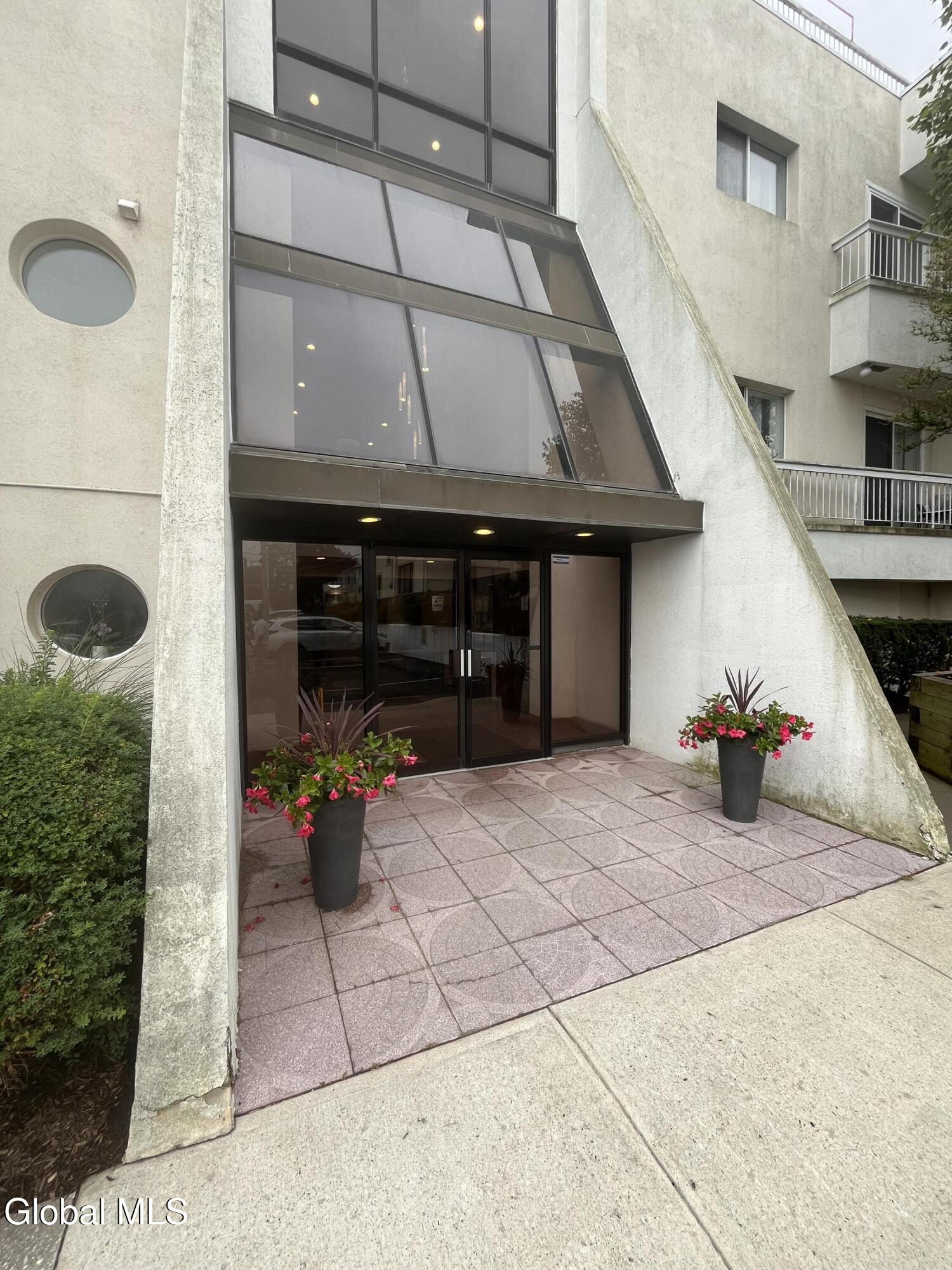 170-190 Schofield Street, Unit 2K Bronx, NY 10464 - Photo 2 of 12 IMG_3027