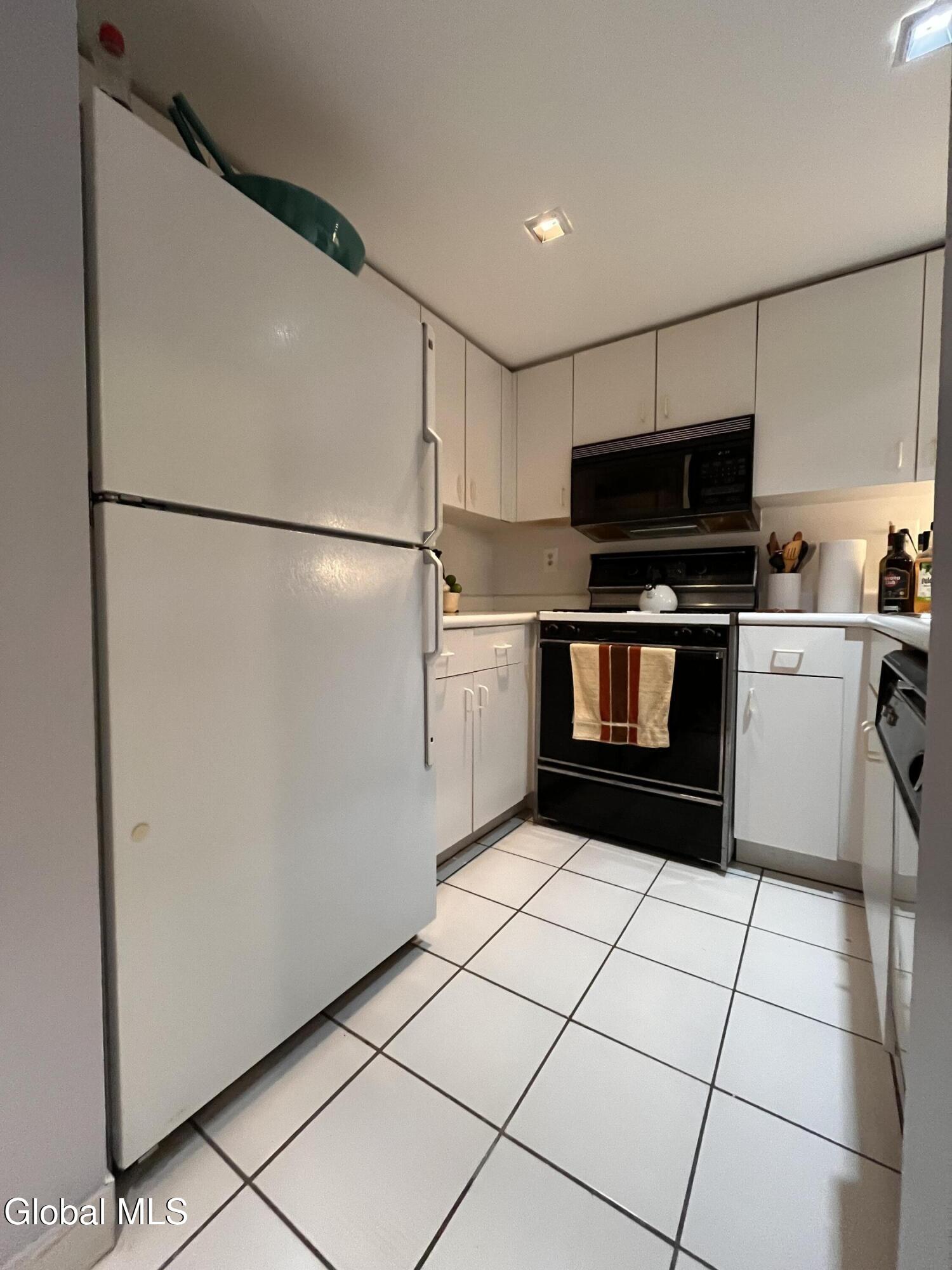 170-190 Schofield Street, Unit 2K Bronx, NY 10464 - Photo 9 of 12 IMG_2986