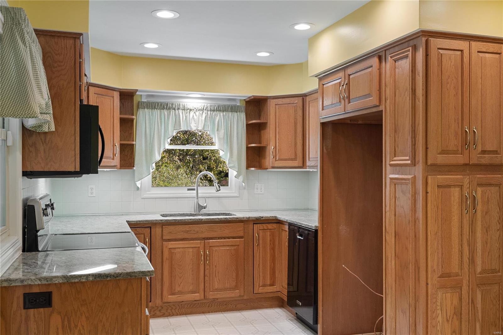 1982 Ridge Lake Drive Chesterfield, MO 63017 - Photo 13 of 41 Gallery Image 13