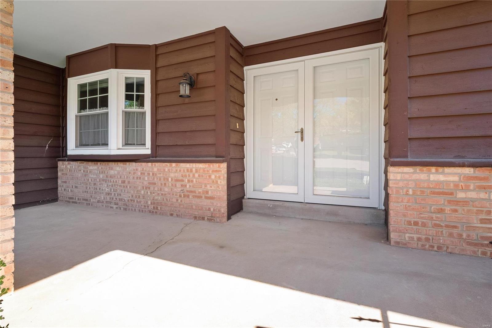 1982 Ridge Lake Drive Chesterfield, MO 63017 - Photo 3 of 41 Gallery Image 3