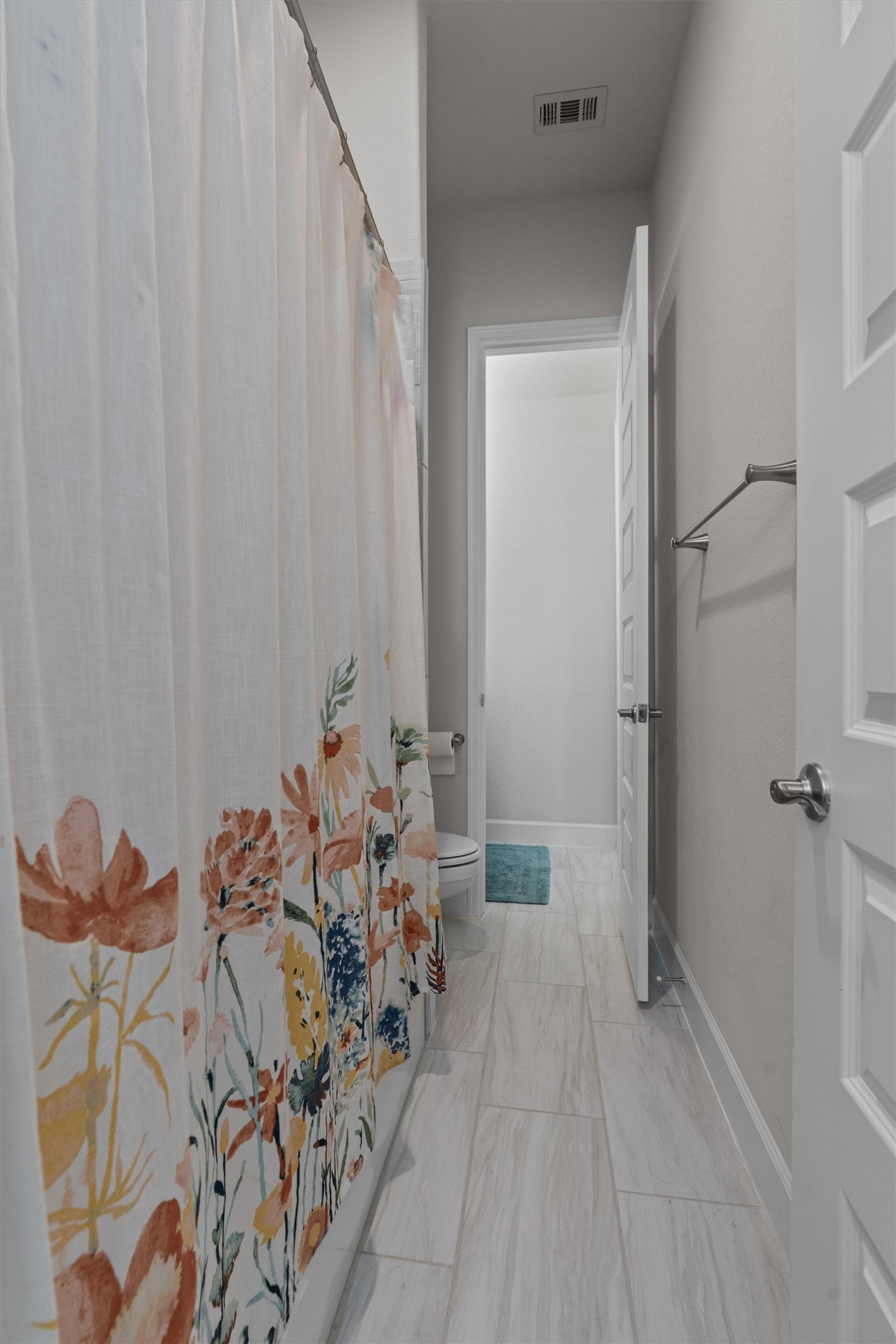 101 Pienza Drive Georgetown, TX 78628 - Photo 27 of 40 a bathroom with a bathtub and shower