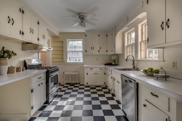 10 Hillcrest Road Beverly, MA 01915 - Photo 10 of 29 Gallery Image 10