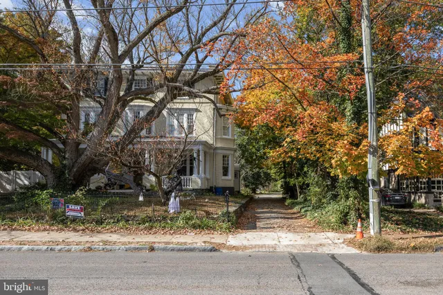 $2,150 | 131 West Walnut Lane, Unit 2, Philadelphia, PA 19144