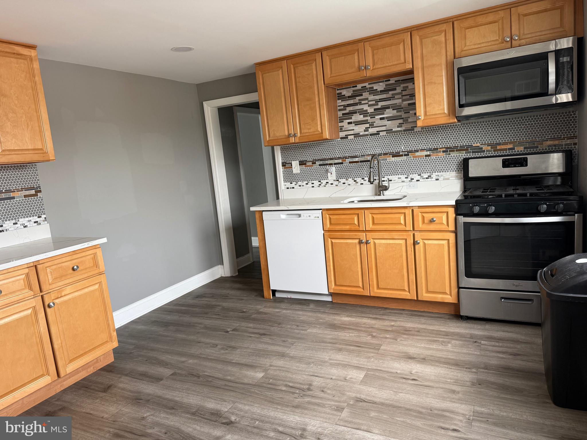 876 Whitehorse Mercerville Road Hamilton, NJ 08610 - Photo 2 of 10