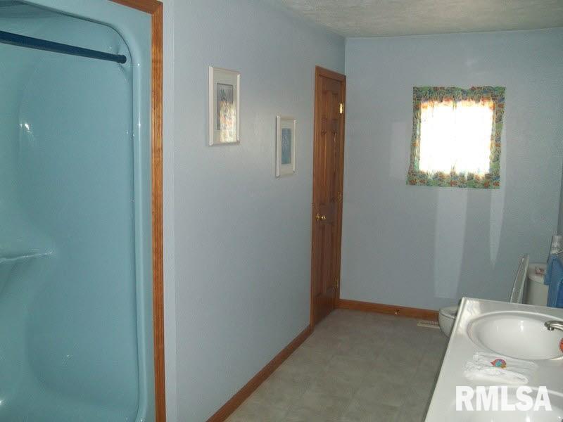 10500 Bessie Road Benton, IL 62812 - Photo 9 of 17