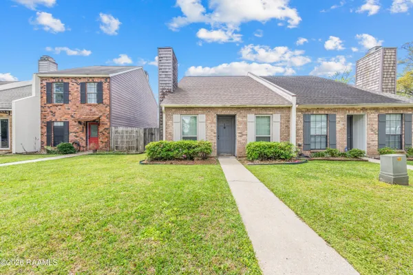 $175,000 | 107 Williamsburg Circle, Unit E, Lafayette, LA 70508