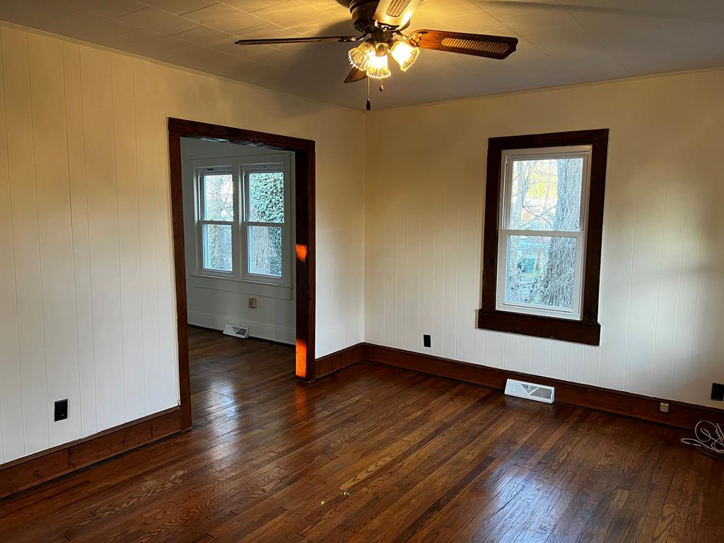 549 Colonial Road Southwest Abingdon, VA 24210 - Photo 4 of 16 Gallery Image 4