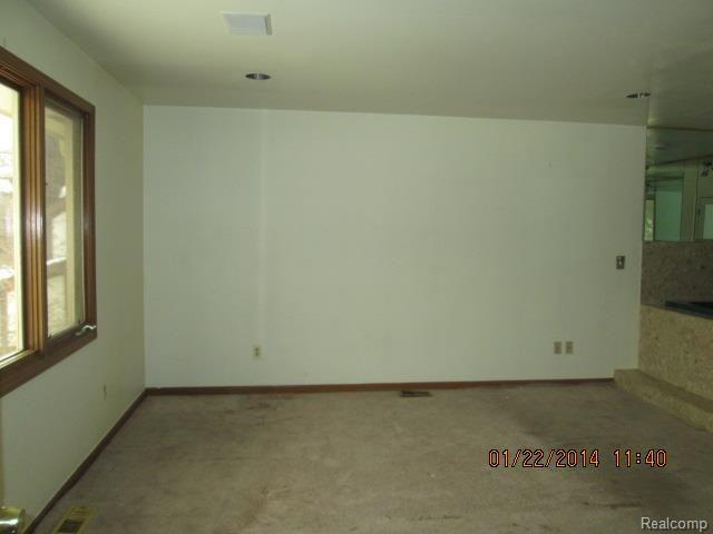 31153 Country Ridge Circle Farmington, MI 48331 - Photo 16 of 21 IMG_6549.jpg