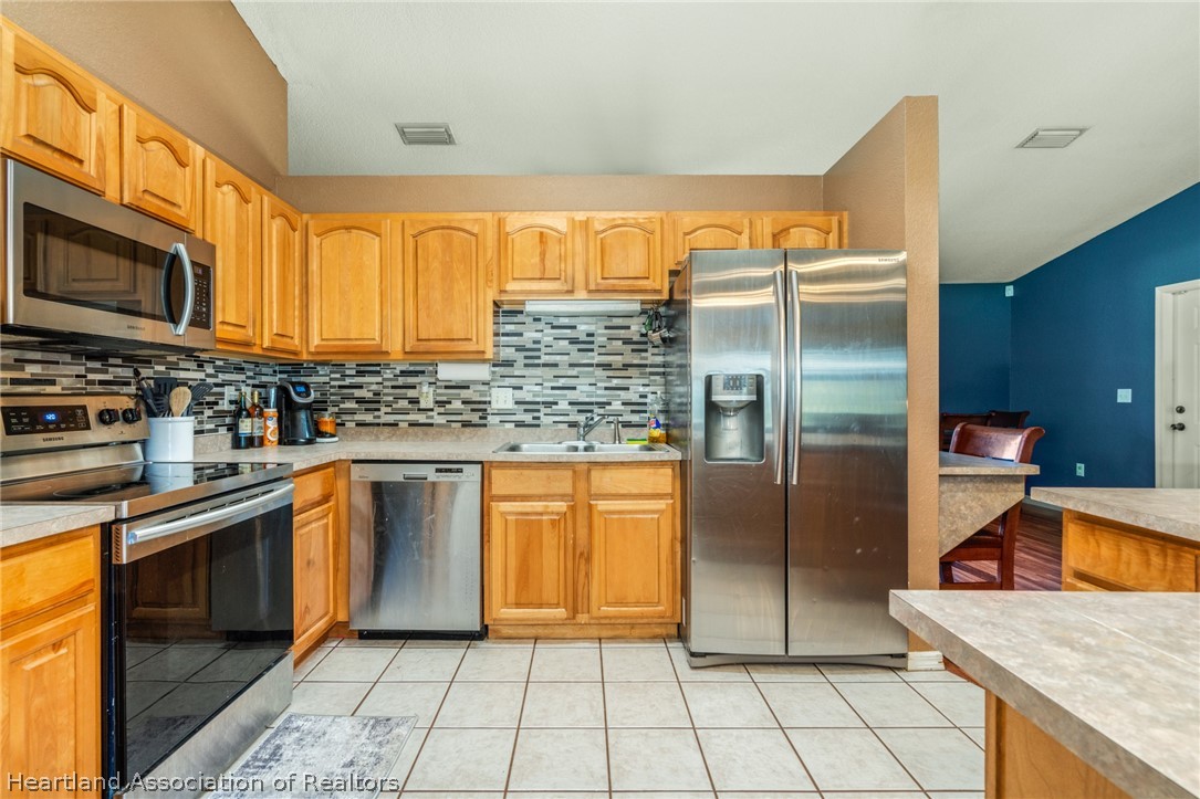 2915 North Sedgewick Road Avon Park, FL 33825 - Photo 8 of 23 Gallery Image 8