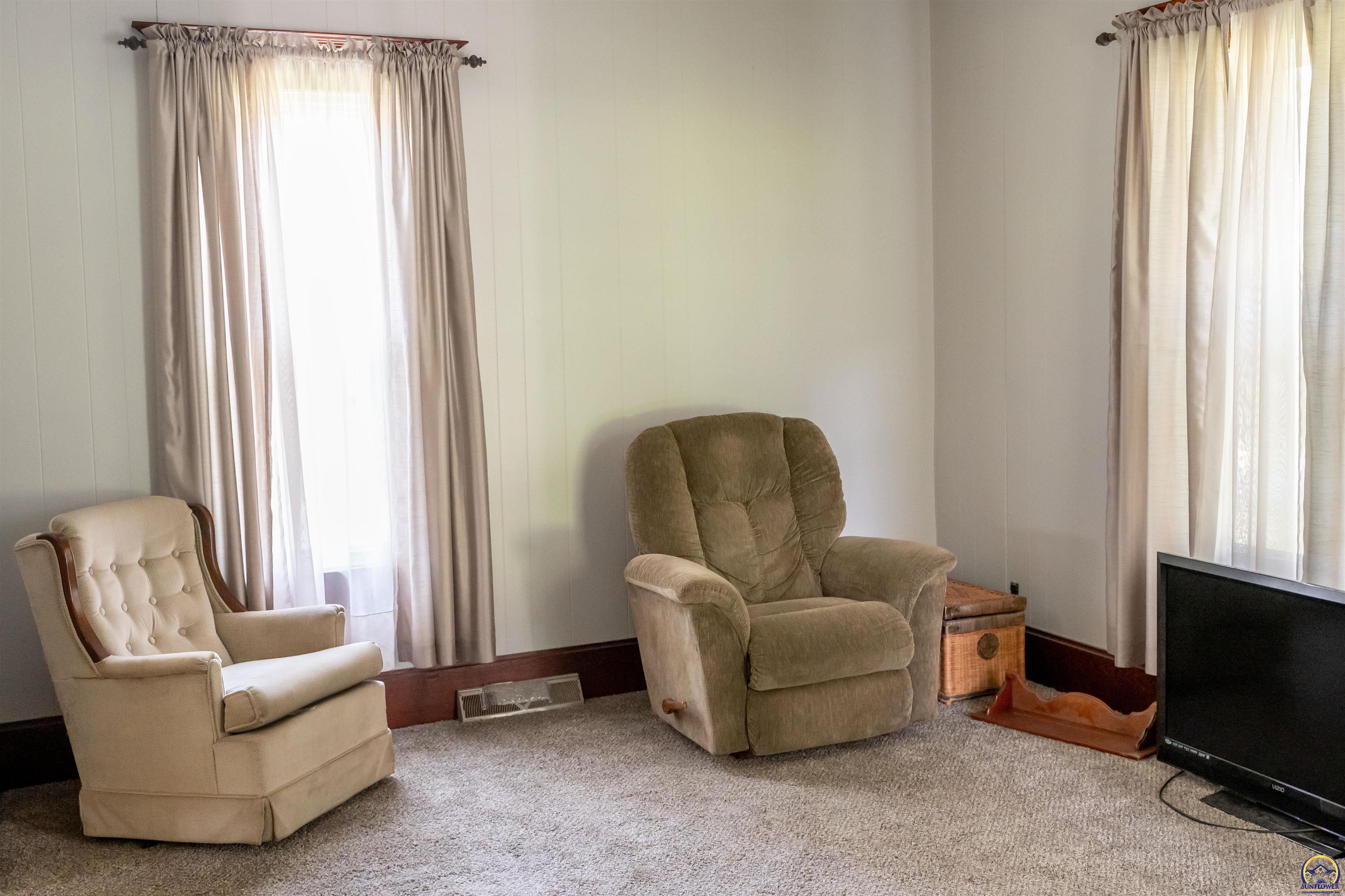 619 George Street Effingham, KS 66023 - Photo 4 of 17 Gallery Image 4