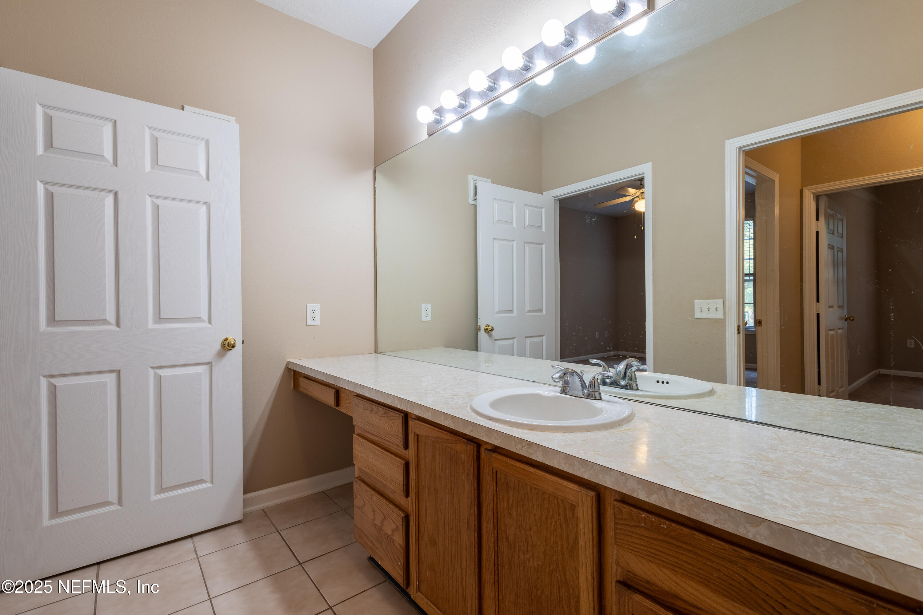 10550 Baymeadows Road, Unit 610 Jacksonville, FL 32256 - Photo 22 of 35 a bathroom with a double vanity sink and a mirror
