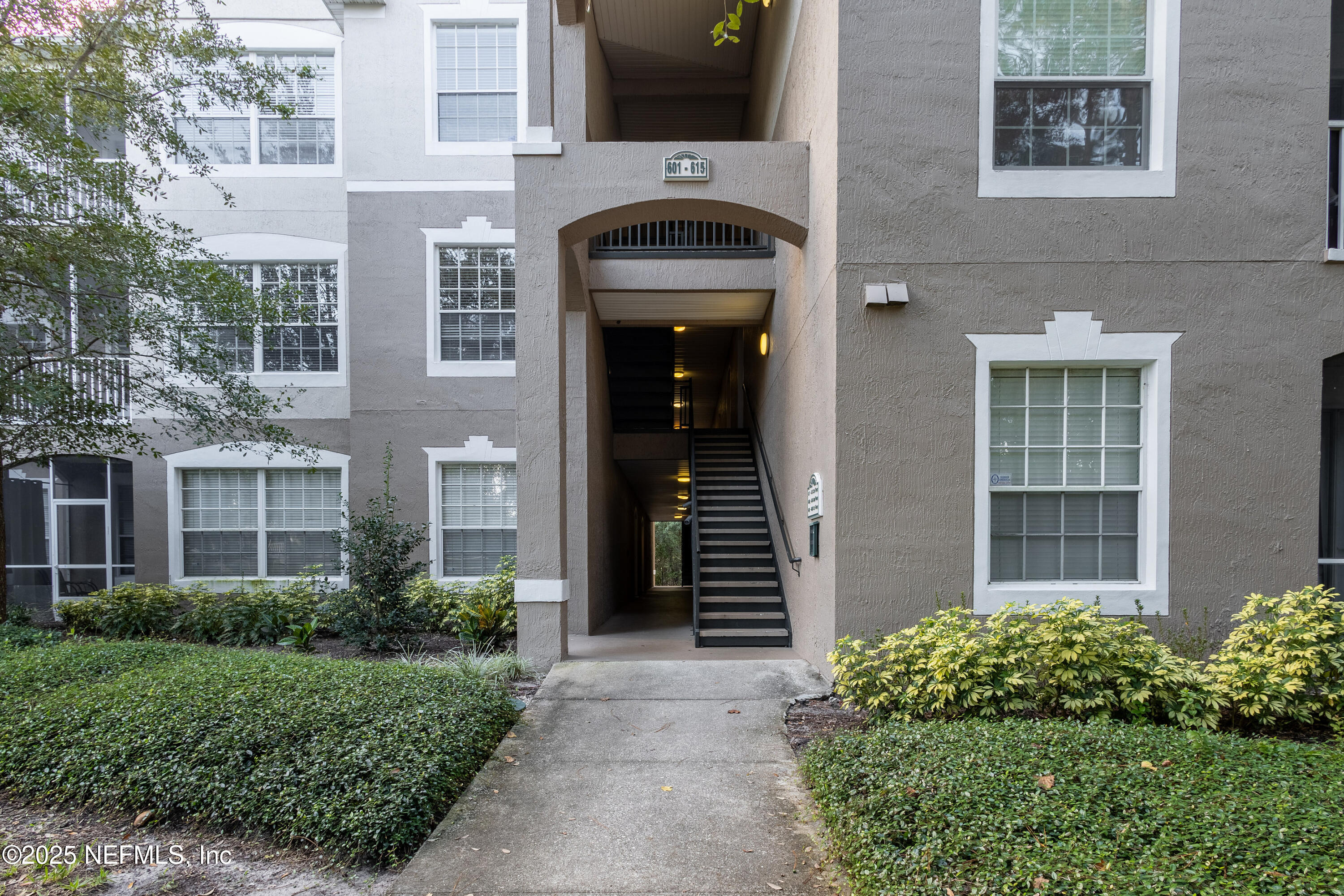 10550 Baymeadows Road, Unit 610 Jacksonville, FL 32256 - Photo 28 of 35 a front view of a house with a yard