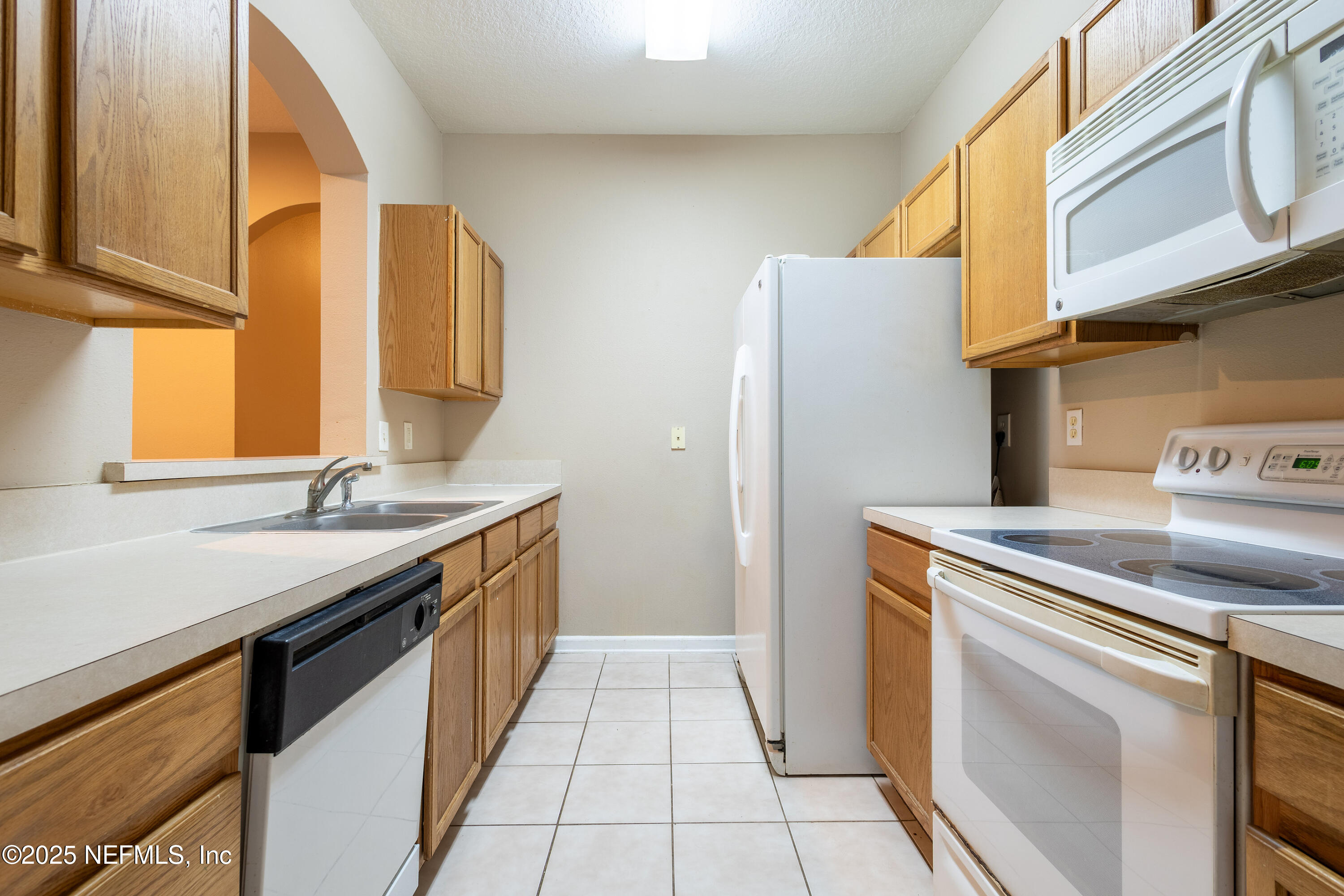10550 Baymeadows Road, Unit 610 Jacksonville, FL 32256 - Photo 10 of 35 a kitchen with a sink and a refrigerator