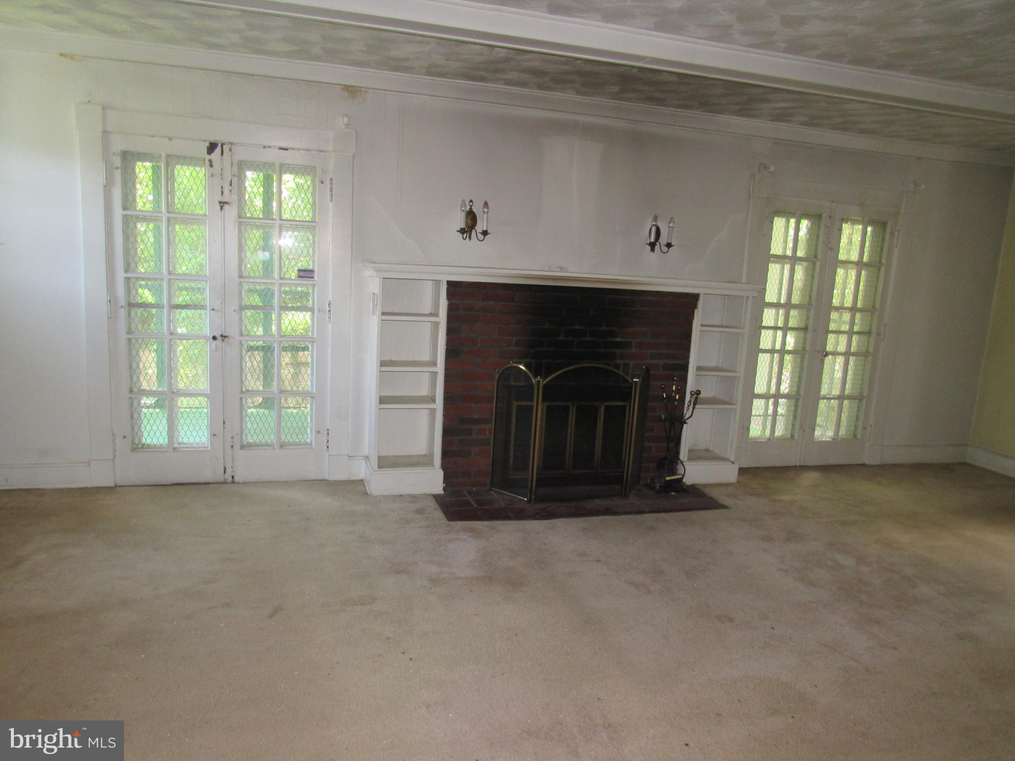3704 Winterbourne Road Baltimore, MD 21216 - Photo 3 of 14 Living Room