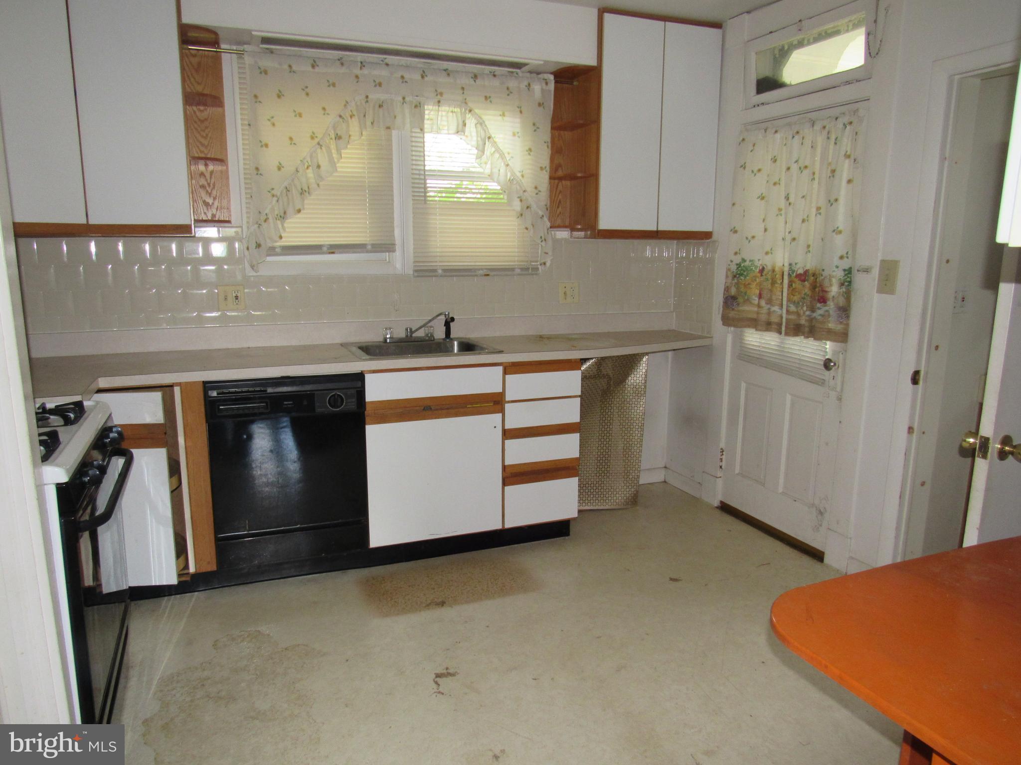 3704 Winterbourne Road Baltimore, MD 21216 - Photo 6 of 14 Kitchen