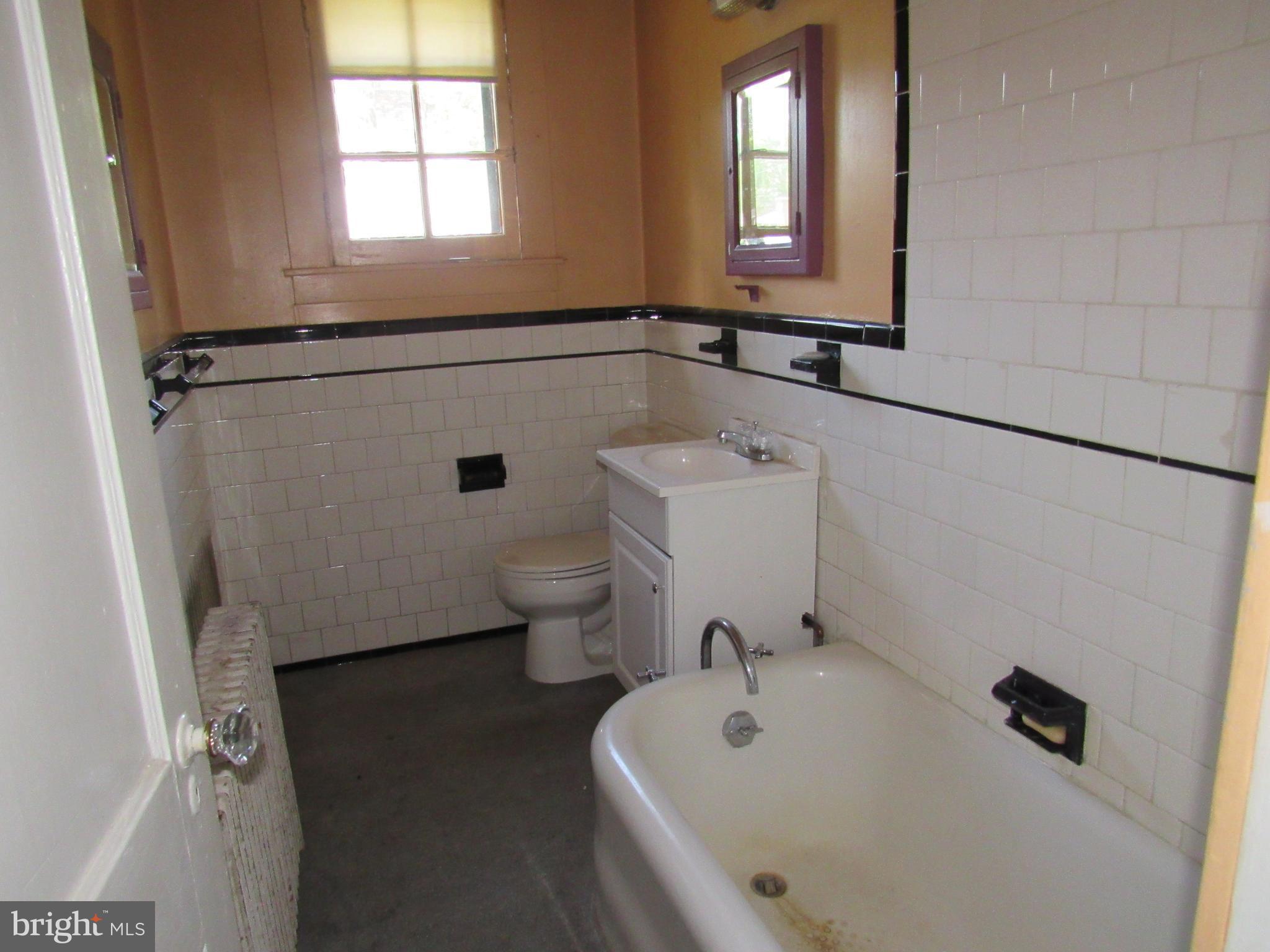 3704 Winterbourne Road Baltimore, MD 21216 - Photo 10 of 14 Bath