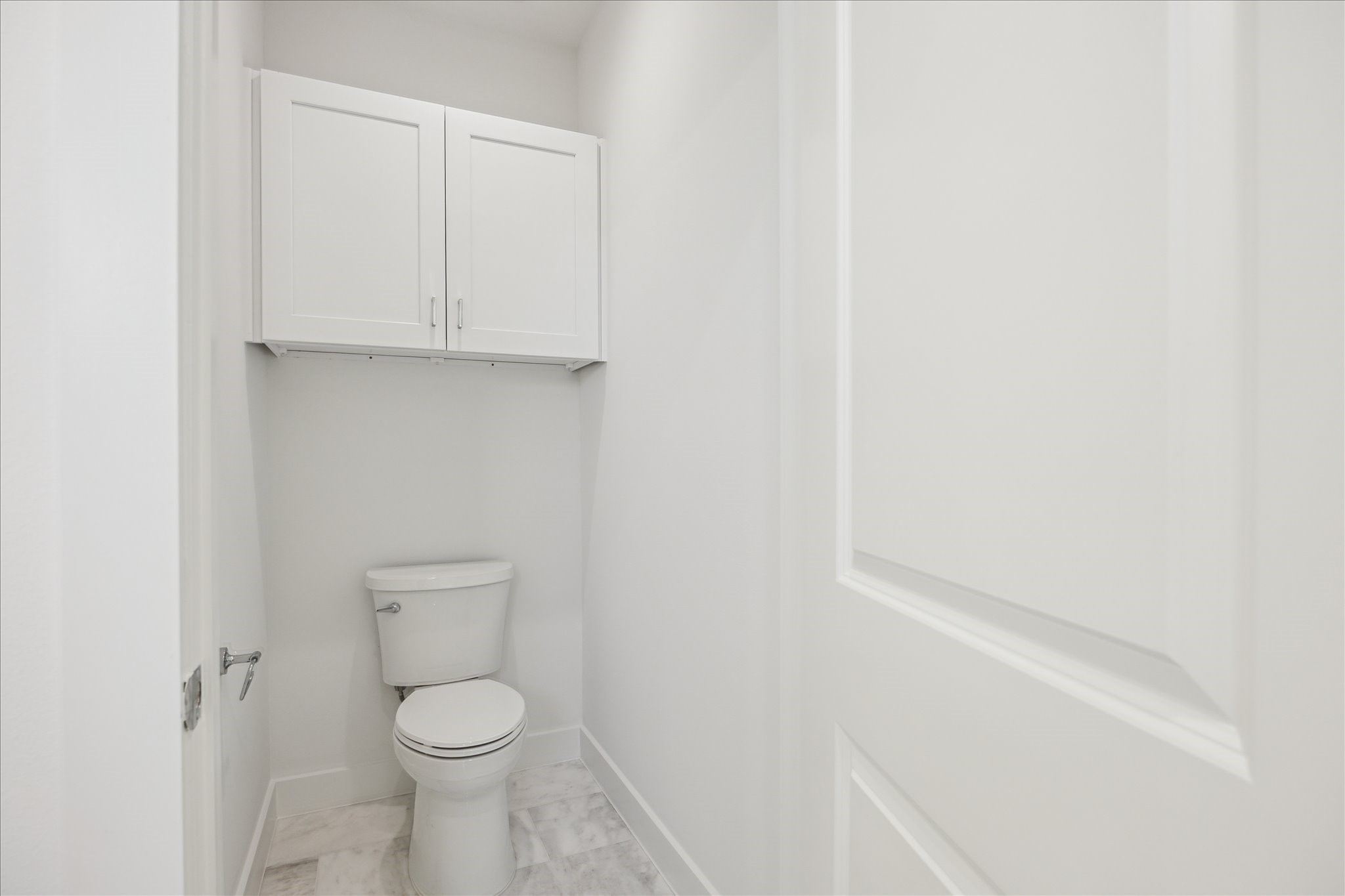 1607 Roy Street Houston, TX 77007 - Photo 31 of 50 Private Water Closet in the Primary Bathroom.