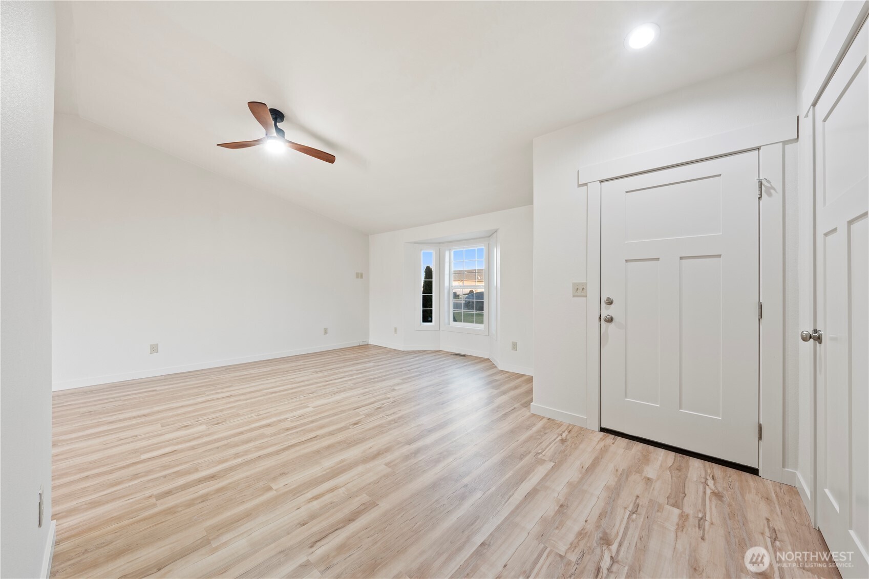 960 South 11th Avenue Othello, WA 99344 - Photo 3 of 32