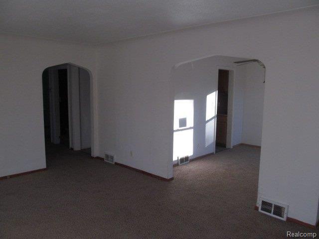21422 Greenview Road Southfield, MI 48075 - Photo 12 of 25 261-899304 - LIVING ROOM (3).JPG
