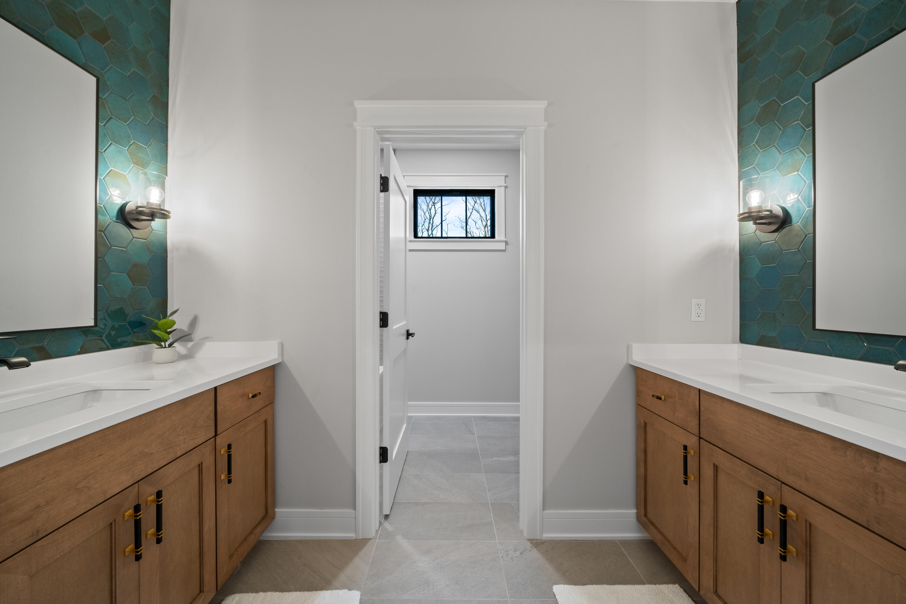 N1931 Linn Road Lake Geneva, WI 53147 - Photo 19 of 31 Full Bathroom