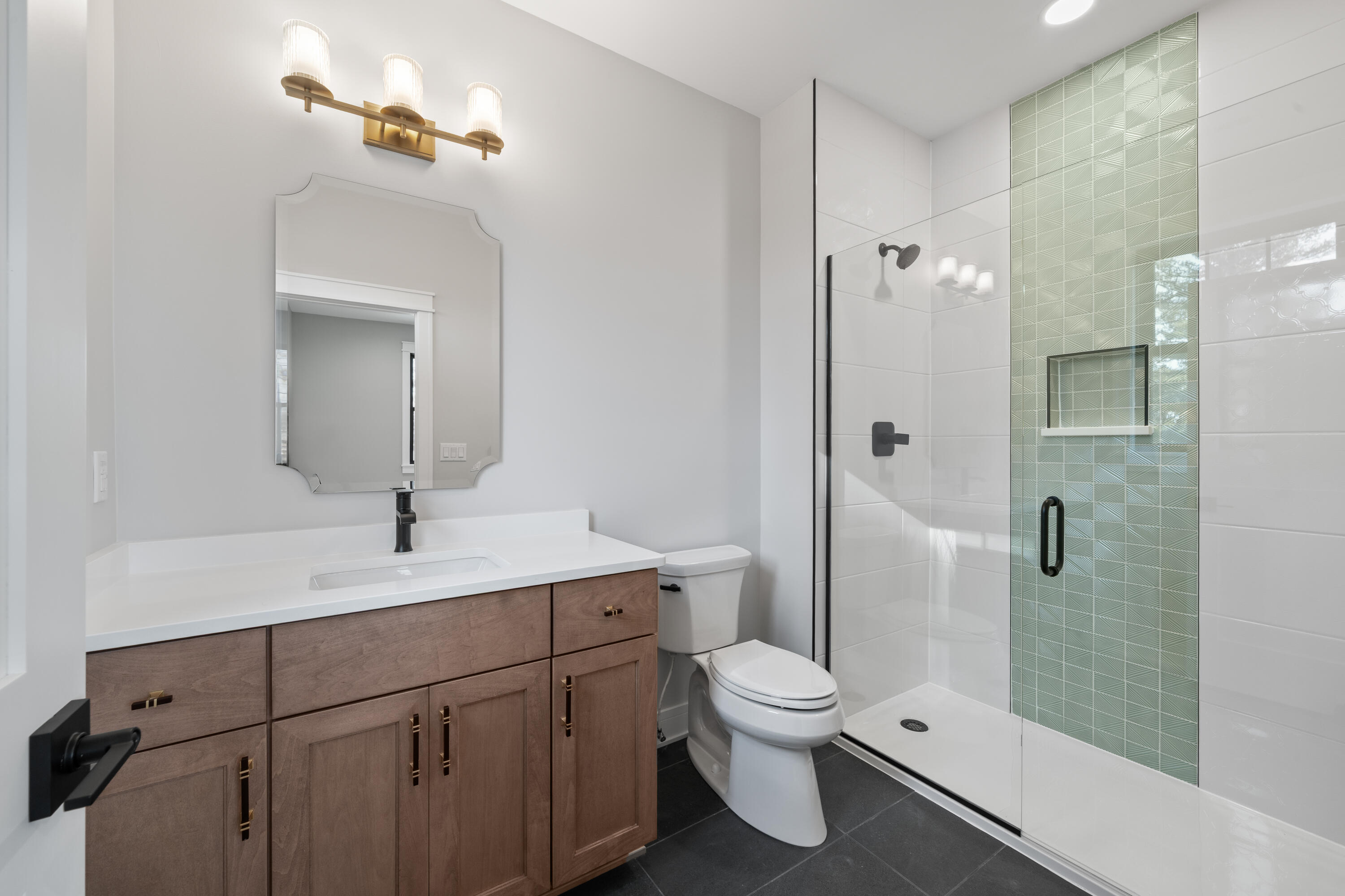 N1931 Linn Road Lake Geneva, WI 53147 - Photo 27 of 31 Full Bath