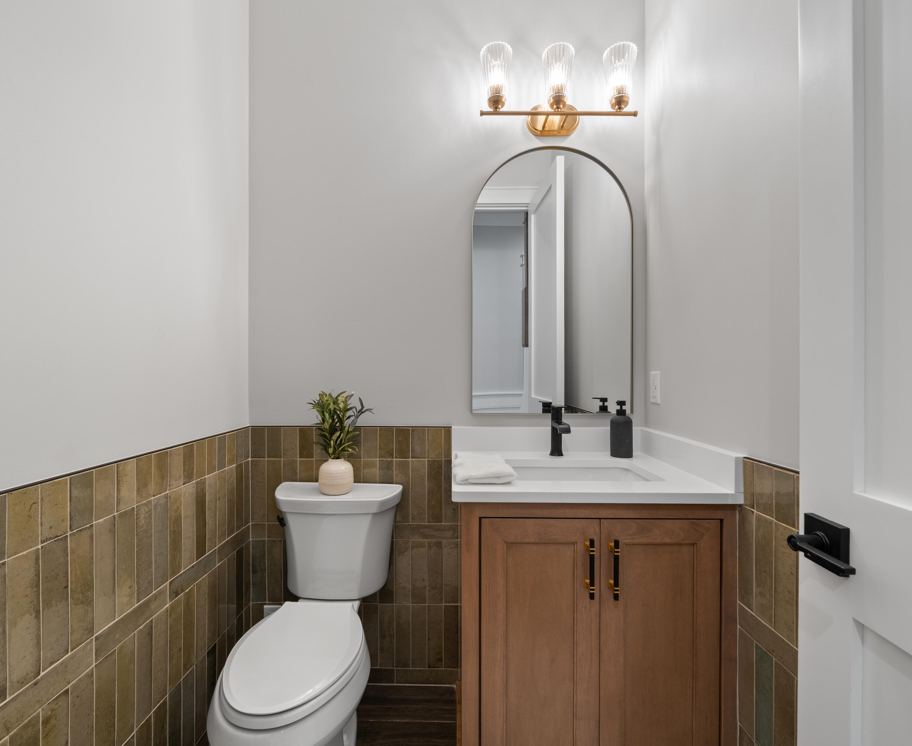 N1931 Linn Road Lake Geneva, WI 53147 - Photo 8 of 31 Half Bath on Main