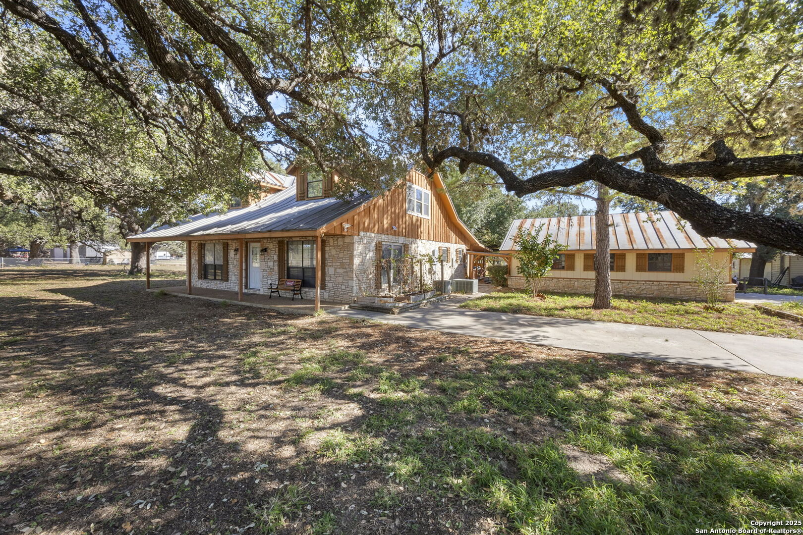 2452 2nd Street Pleasanton, TX 78064 - Photo 8 of 15 a house with trees in the background