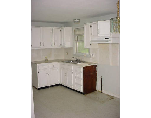 84 Walsh Street Springfield, MA 01109 - Photo 3 of 6