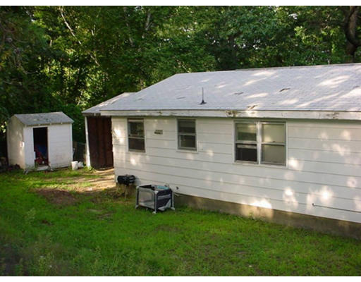 84 Walsh Street Springfield, MA 01109 - Photo 5 of 6