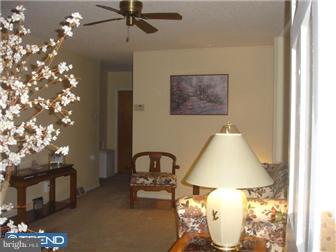 3204 Rhett Road Philadelphia, PA 19154 - Photo 8 of 11 Living Room