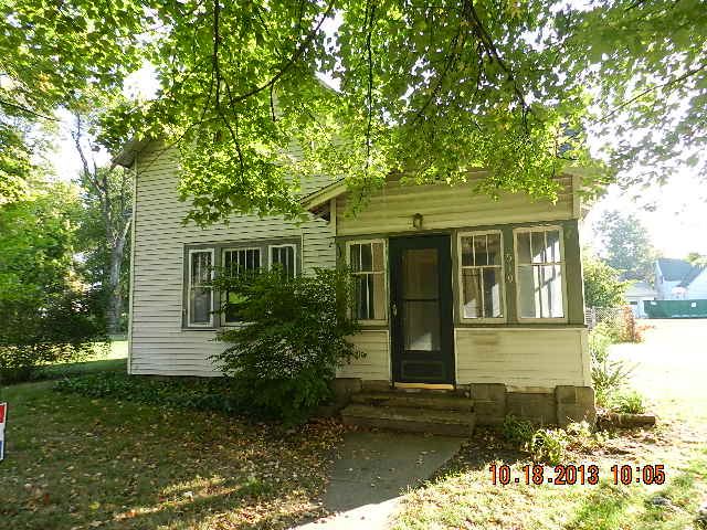 519 Indiana Avenue Rochester, IN 46975 - Photo 1 of 18