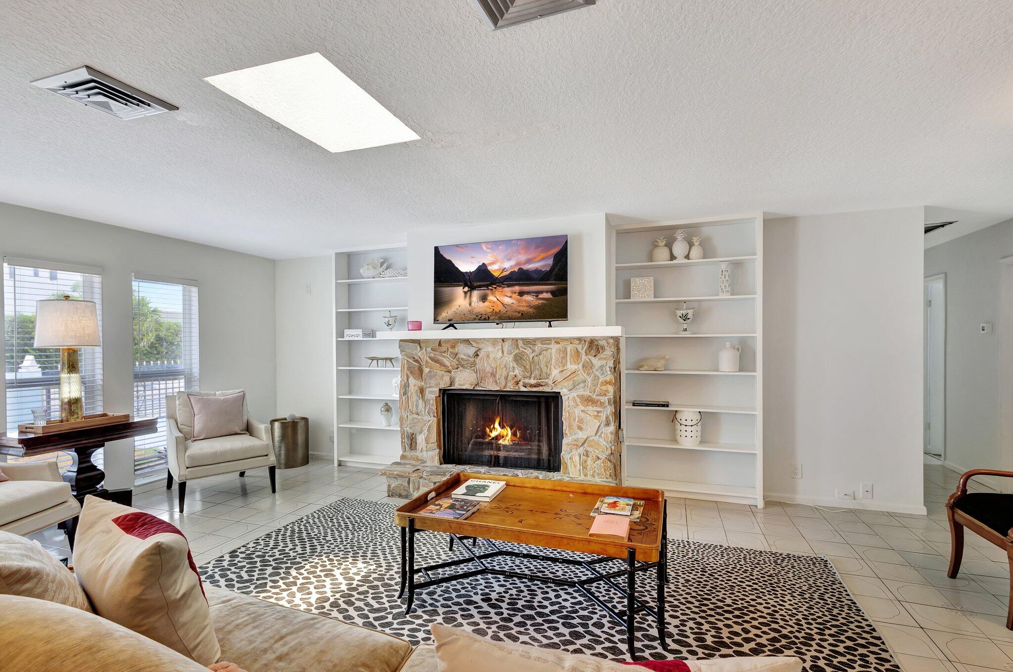 430 Mars Way Juno Beach, FL 33408 - Photo 3 of 47 15-web-or-mls-5D1A1011