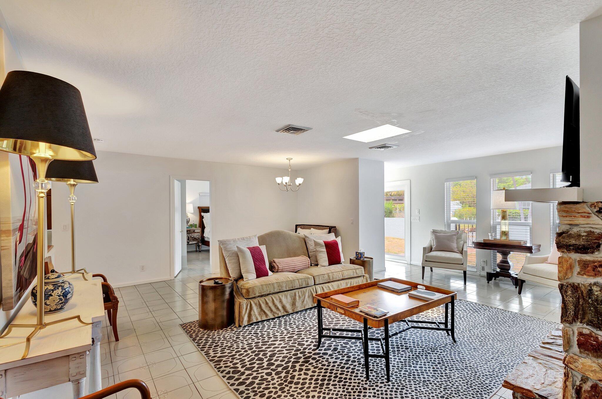 430 Mars Way Juno Beach, FL 33408 - Photo 4 of 47 12-web-or-mls-5D1A0991