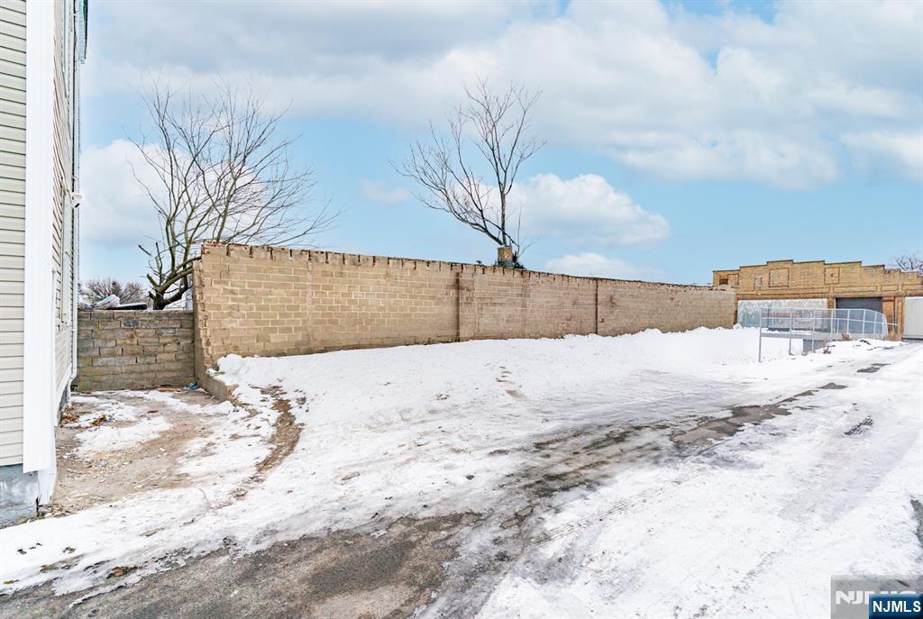 528 South 13th Street, Unit 2 Newark, NJ 07103 - Photo 5 of 21 a view of snow on the floor