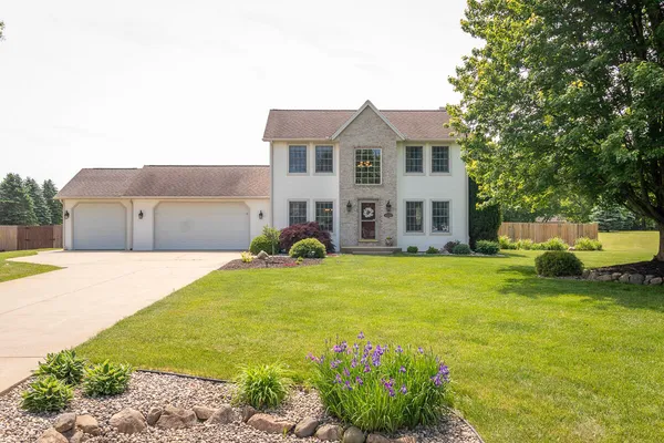 $599,900 | 47679 Woodfield Circle, Mattawan, MI 49071