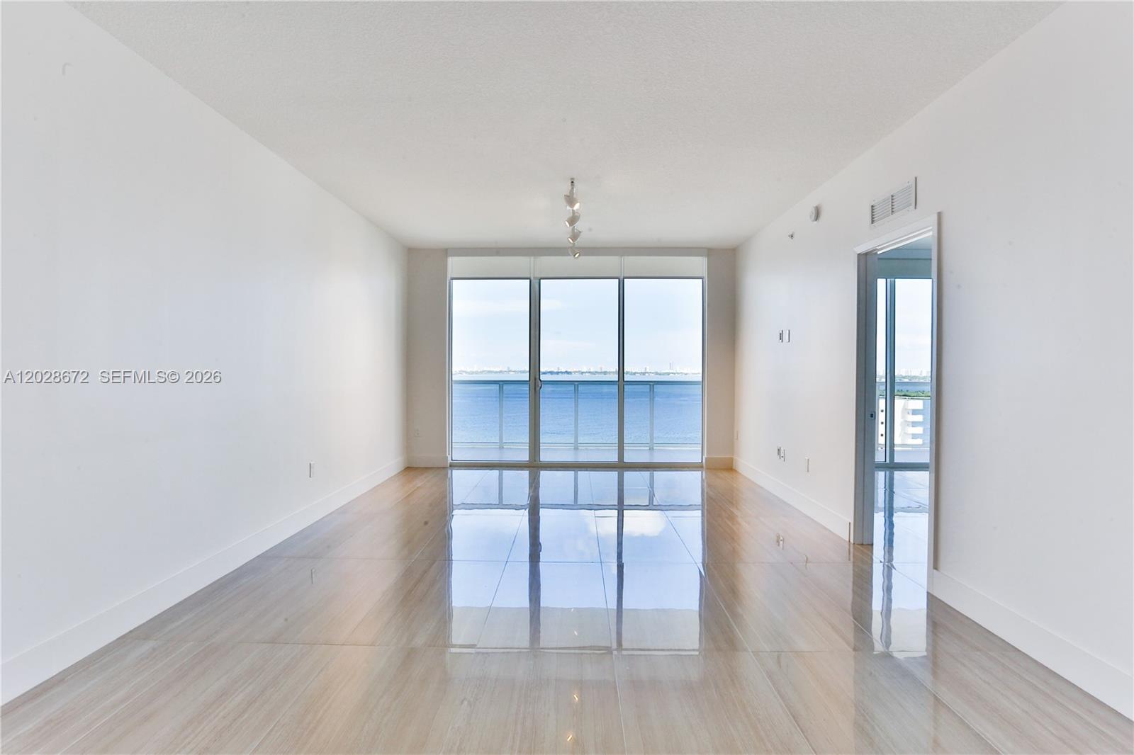 600 Northeast 27th Street, Unit 1504 Miami, FL 33137 - Photo 13 of 20 LIVING AREA