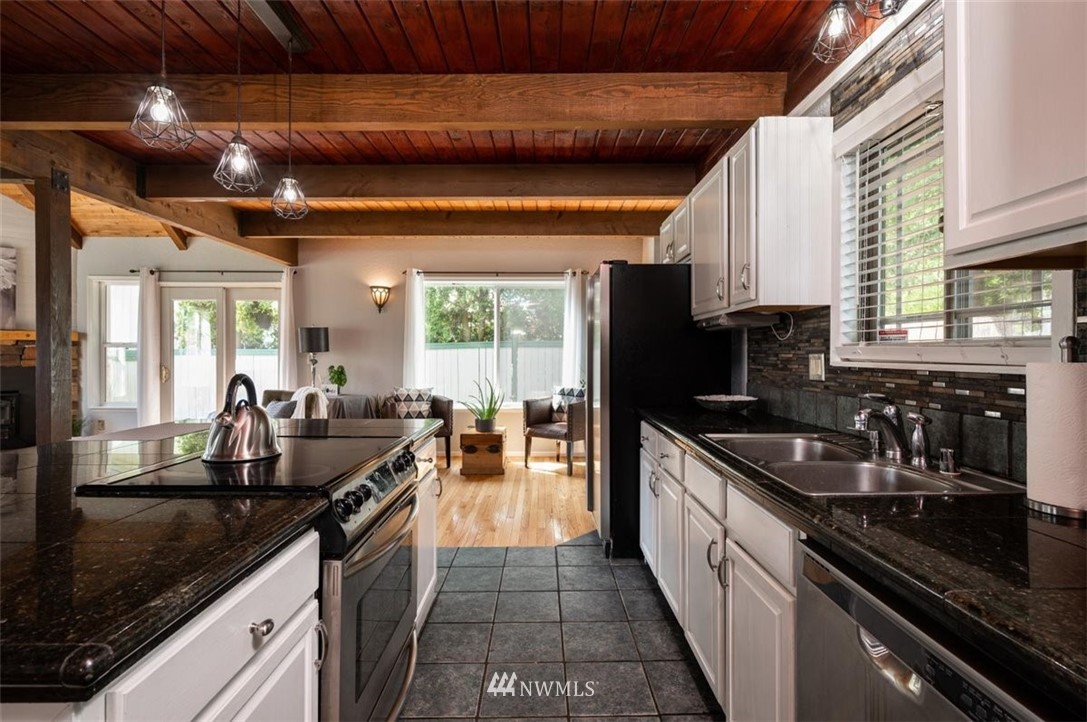 3801 Magrath Road Bellingham, WA 98226 - Photo 11 of 39 Gallery Image 11