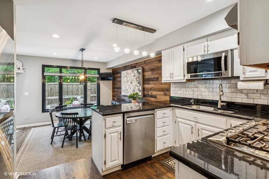 1622 Glenview Road Glenview, IL 60025 - Photo 4 of 15