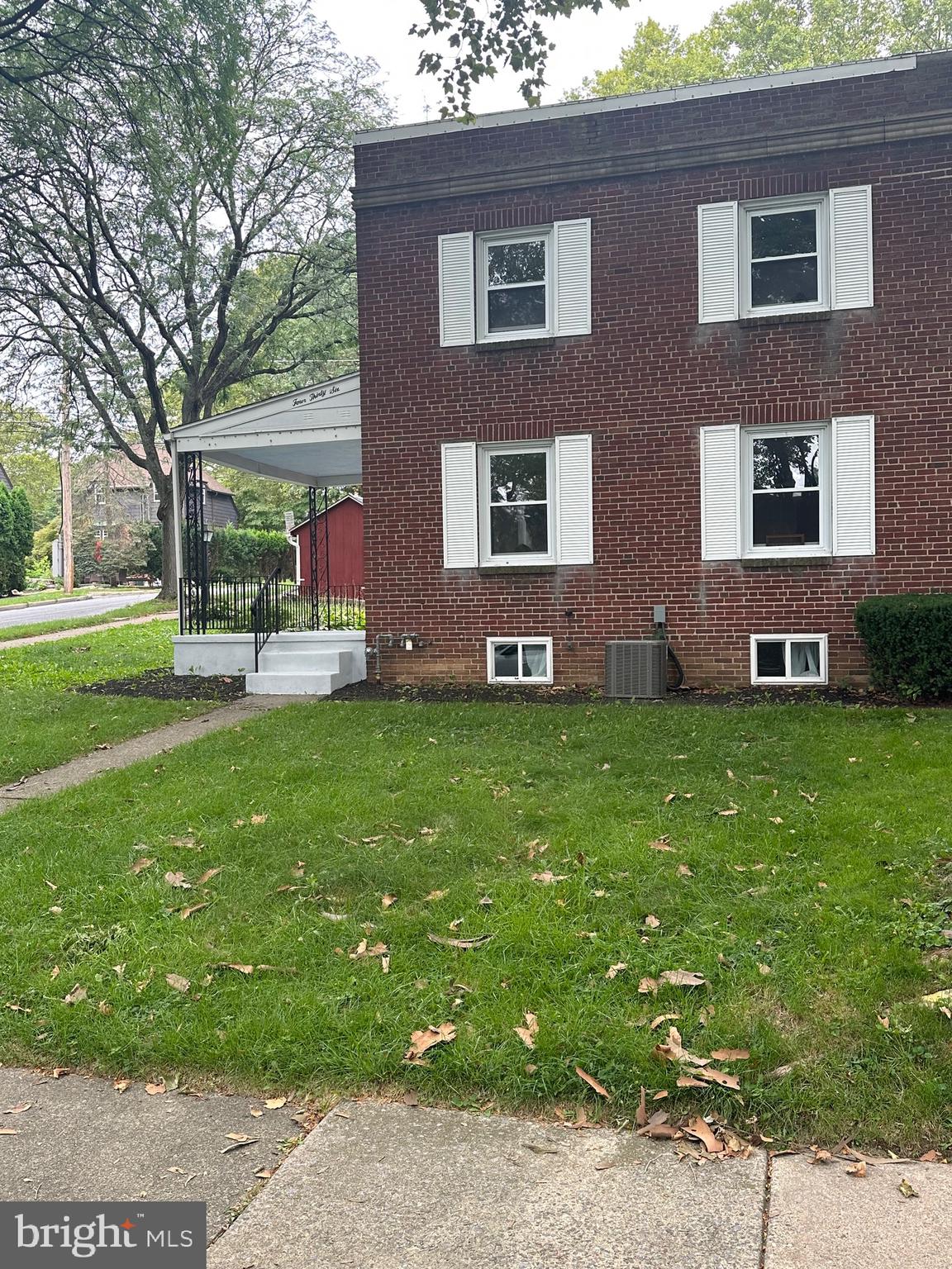 436 Sycamore Road Reading, PA 19611 - Photo 2 of 38