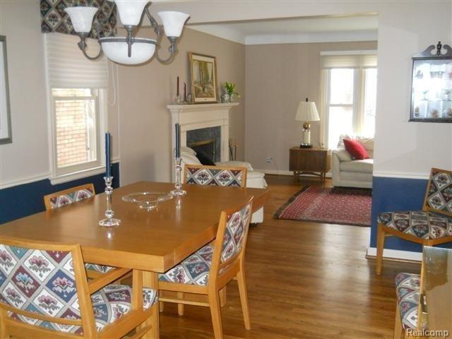 1991 Severn Road Grosse Pointe, MI 48236 - Photo 9 of 17 1991 severn 028 (Small).jpg
