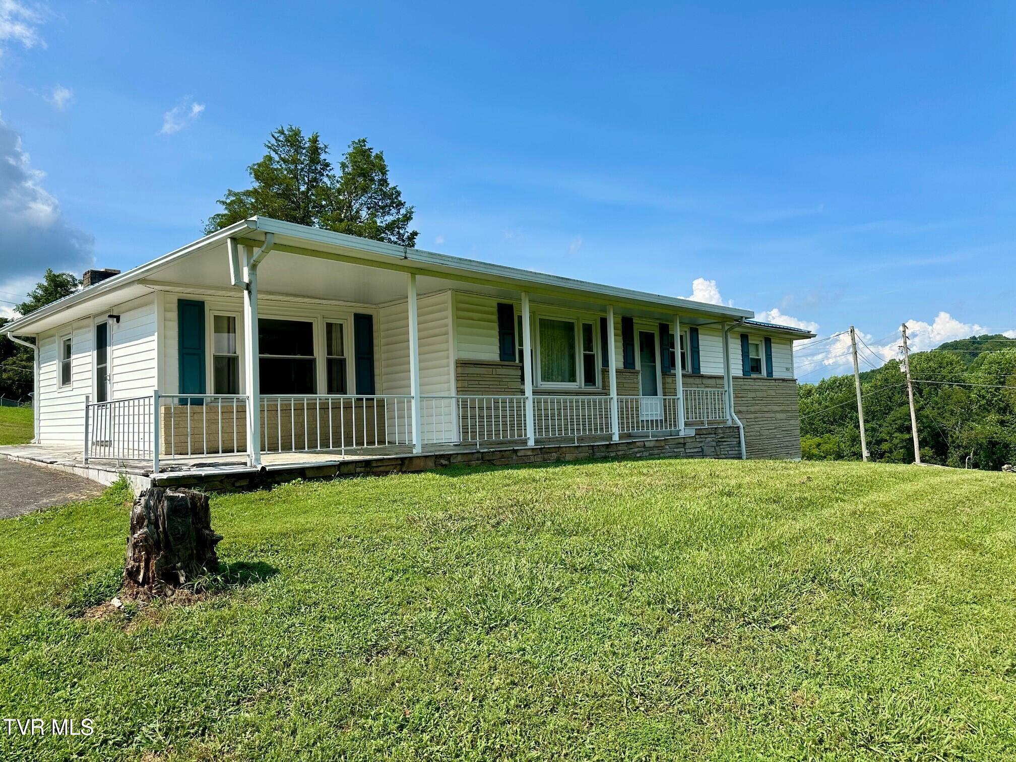 5454 Brooks Way Bristol, VA 24202 - Photo 1 of 21 Front1