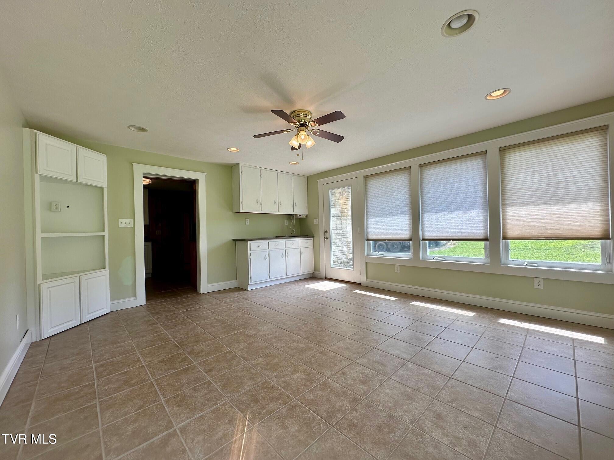 5454 Brooks Way Bristol, VA 24202 - Photo 17 of 21 Sunroom