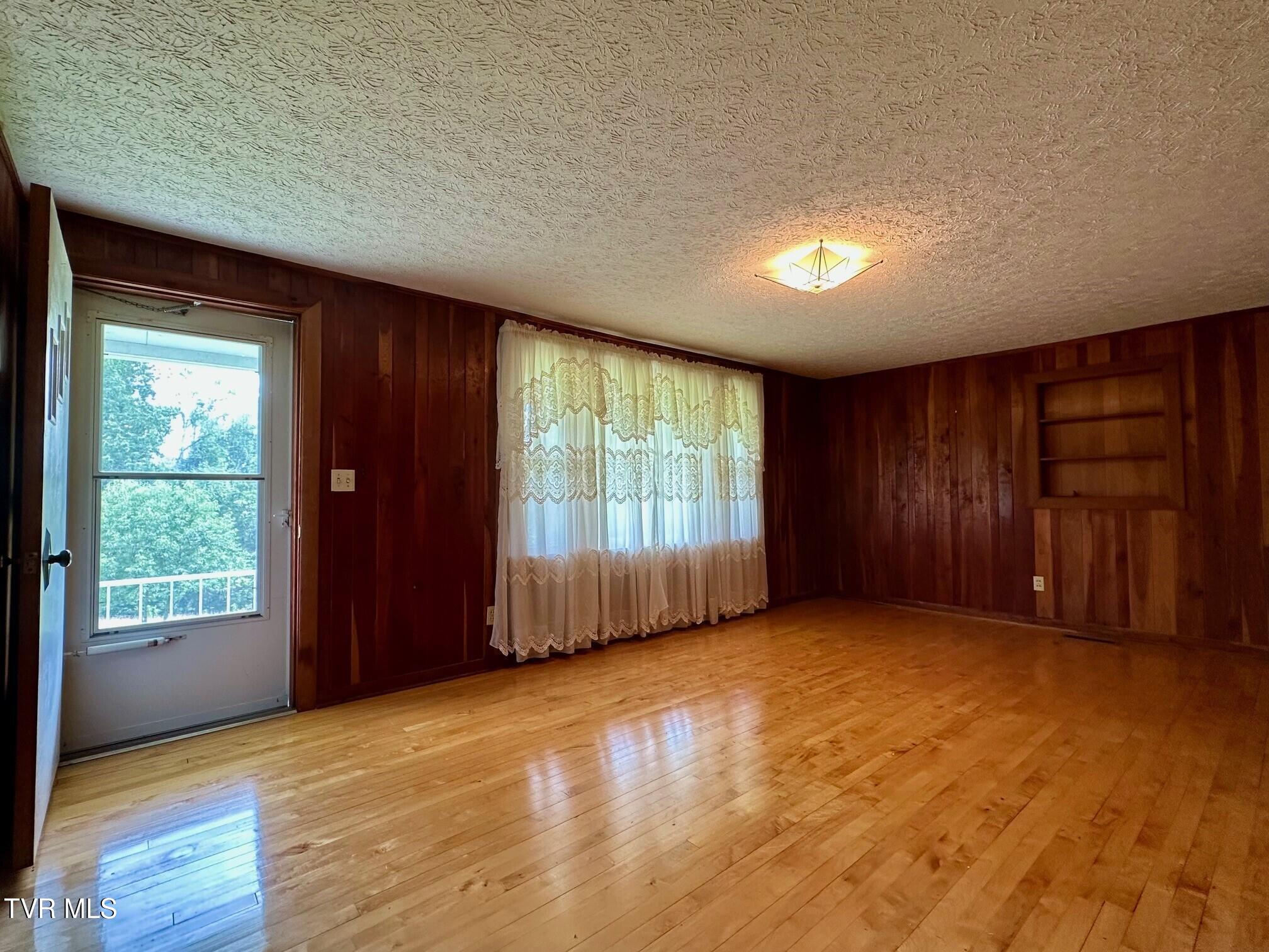 5454 Brooks Way Bristol, VA 24202 - Photo 5 of 21 LivRm