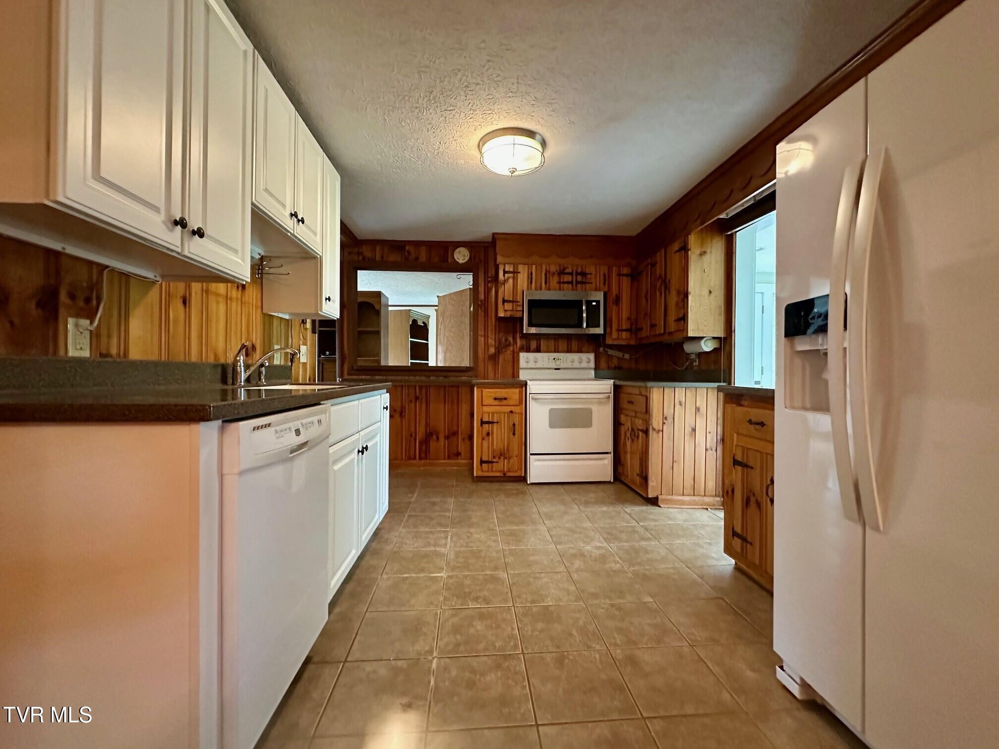 5454 Brooks Way Bristol, VA 24202 - Photo 7 of 21 Kitchen