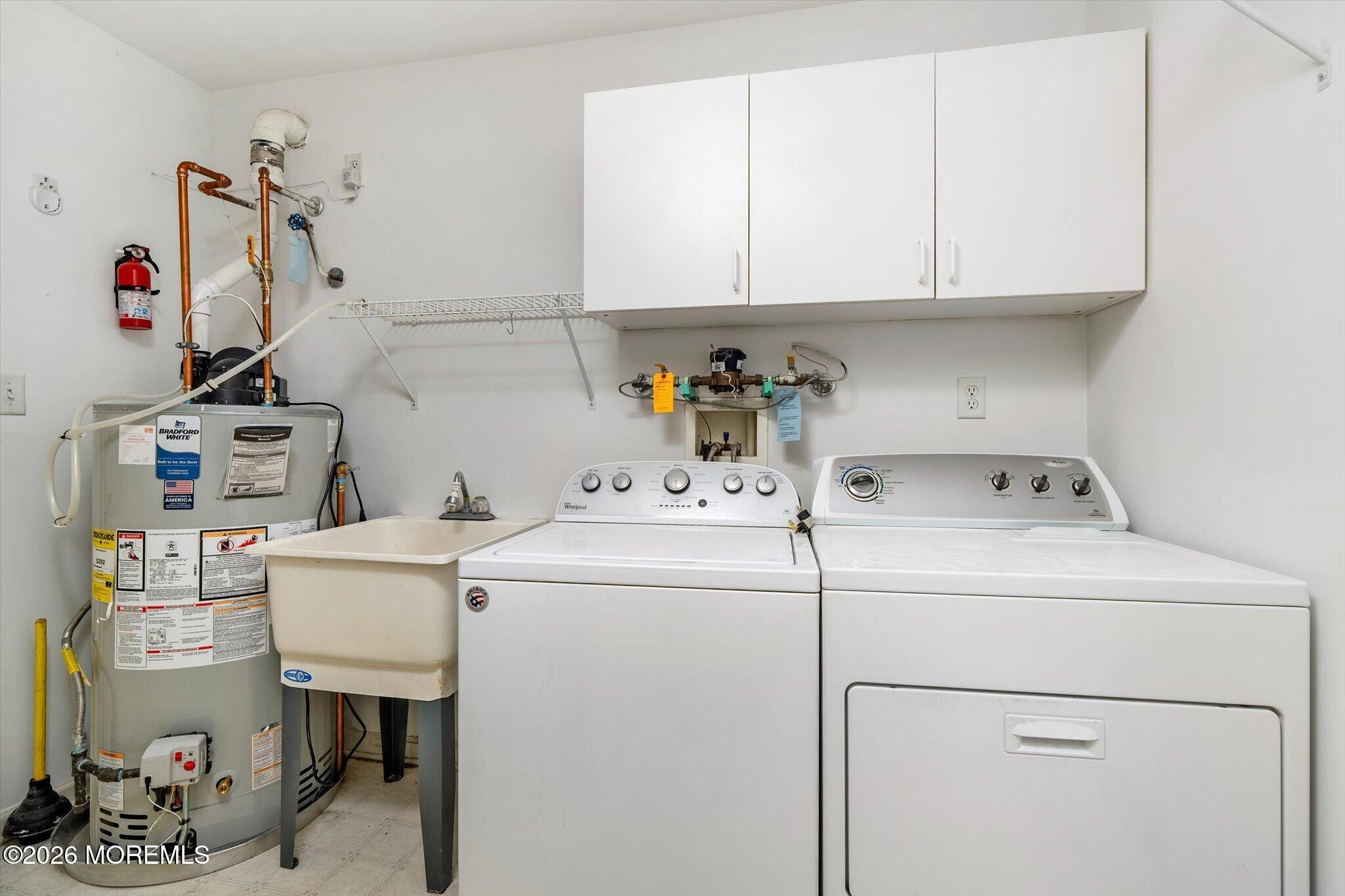 10 Powderhorn Way Allentown, NJ 08501 - Photo 21 of 27 a utility room with dryer and washer